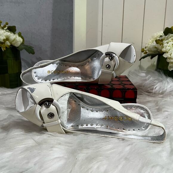 NEW BCBG Girls Patent Leather Buckle Peep Toe Slingback Heels White 36 6 AS IS - Picture 6 of 15